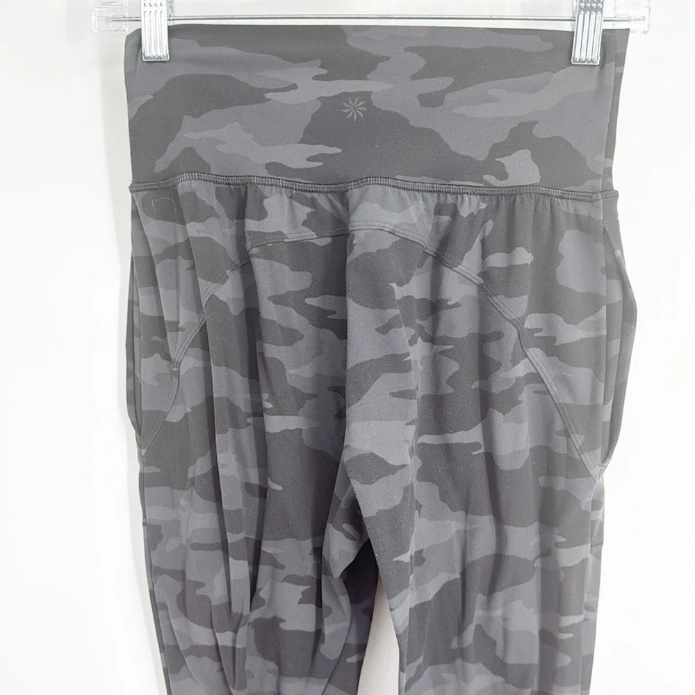 Athleta Black Camo Salutation Jogger Pant W-964 Size XS